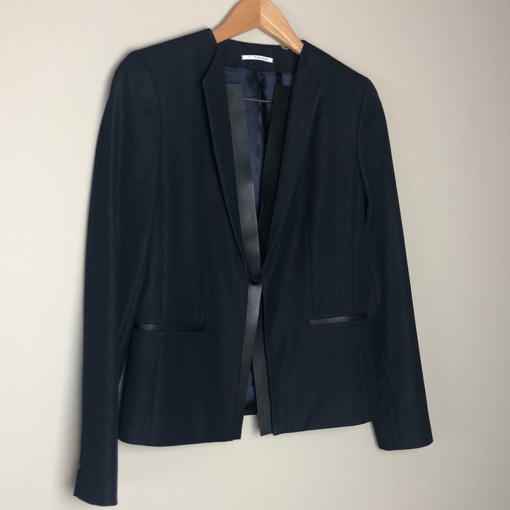 T Tahari women’s blazer